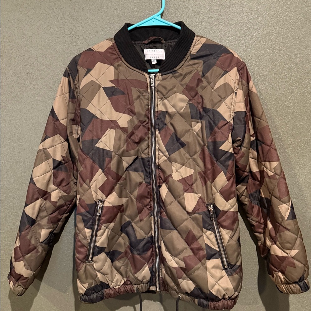 Kendall & Kylie Quilted Jacket in Green and Black